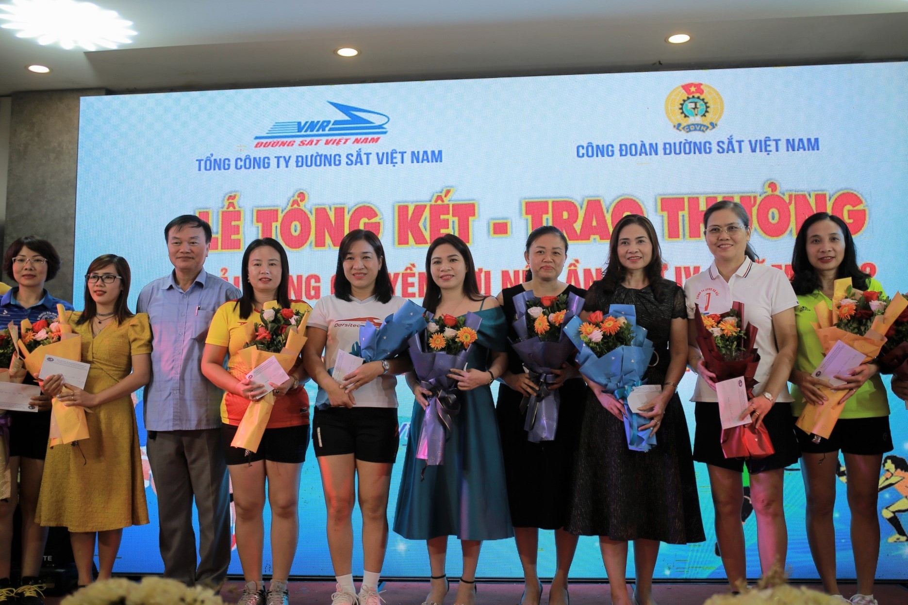 Sôi nổi, ấn tượng Giải bóng chuyền hơi nữ CNVCLĐ Tổng Công ty Đường sắt Việt Nam Sôi nổi, ấn tượng Giải bóng chuyền hơi nữ CNVCLĐ Tổng Công ty Đường sắt Việt Nam