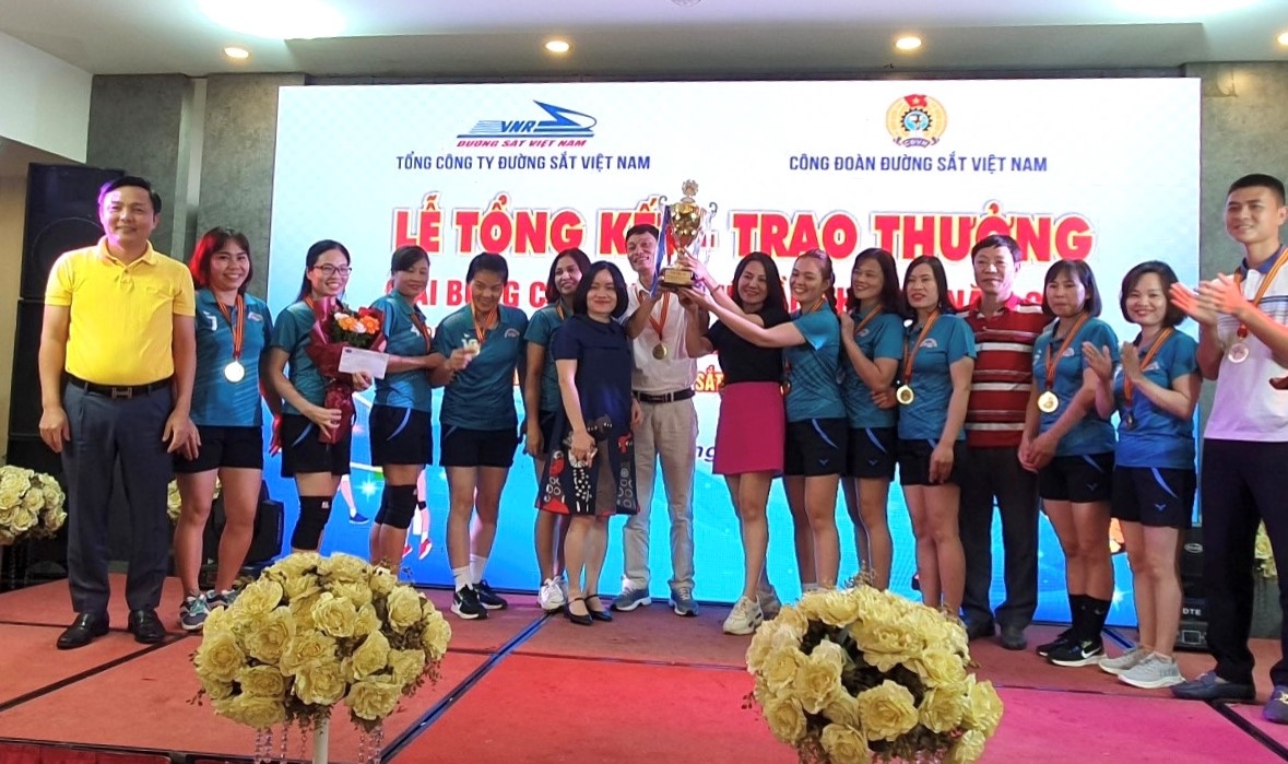 Sôi nổi, ấn tượng Giải bóng chuyền hơi nữ CNVCLĐ Tổng Công ty Đường sắt Việt Nam Sôi nổi, ấn tượng Giải bóng chuyền hơi nữ CNVCLĐ Tổng Công ty Đường sắt Việt Nam