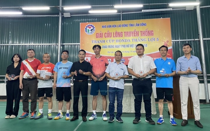Nhà Văn hóa Lao động tỉnh Lâm Đồng huy động hơn 40 triệu đồng tổ chức Giải Cầu lông