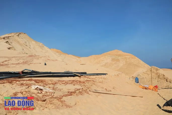 Vì sao mỏ titan Nam Suối Nhum ở Bình Thuận bị sập vùi lấp 4 công nhân? Vì sao mỏ titan Nam Suối Nhum ở Bình Thuận bị sập vùi lấp 4 công nhân?