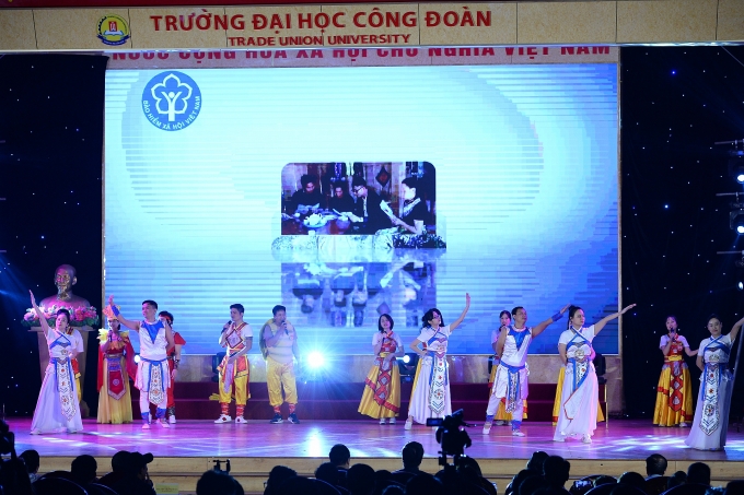 Hội thi “Công đoàn tham gia cải cách hành chính và xây dựng Văn hoá công vụ” Hội thi “Công đoàn tham gia cải cách hành chính và xây dựng Văn hoá công vụ”