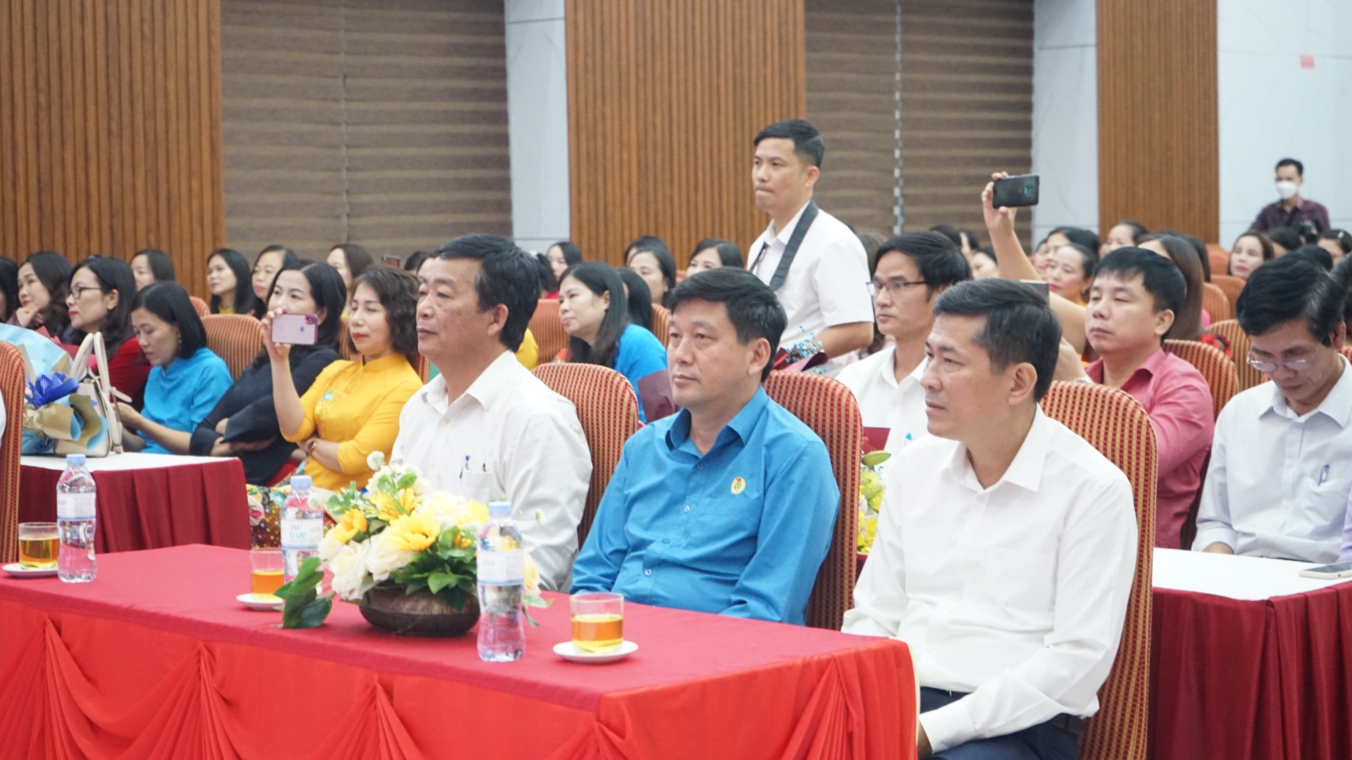 Nghệ An: Tổ chức gặp mặt nữ cán bộ quản lý, chủ tịch công đoàn tiêu biểu