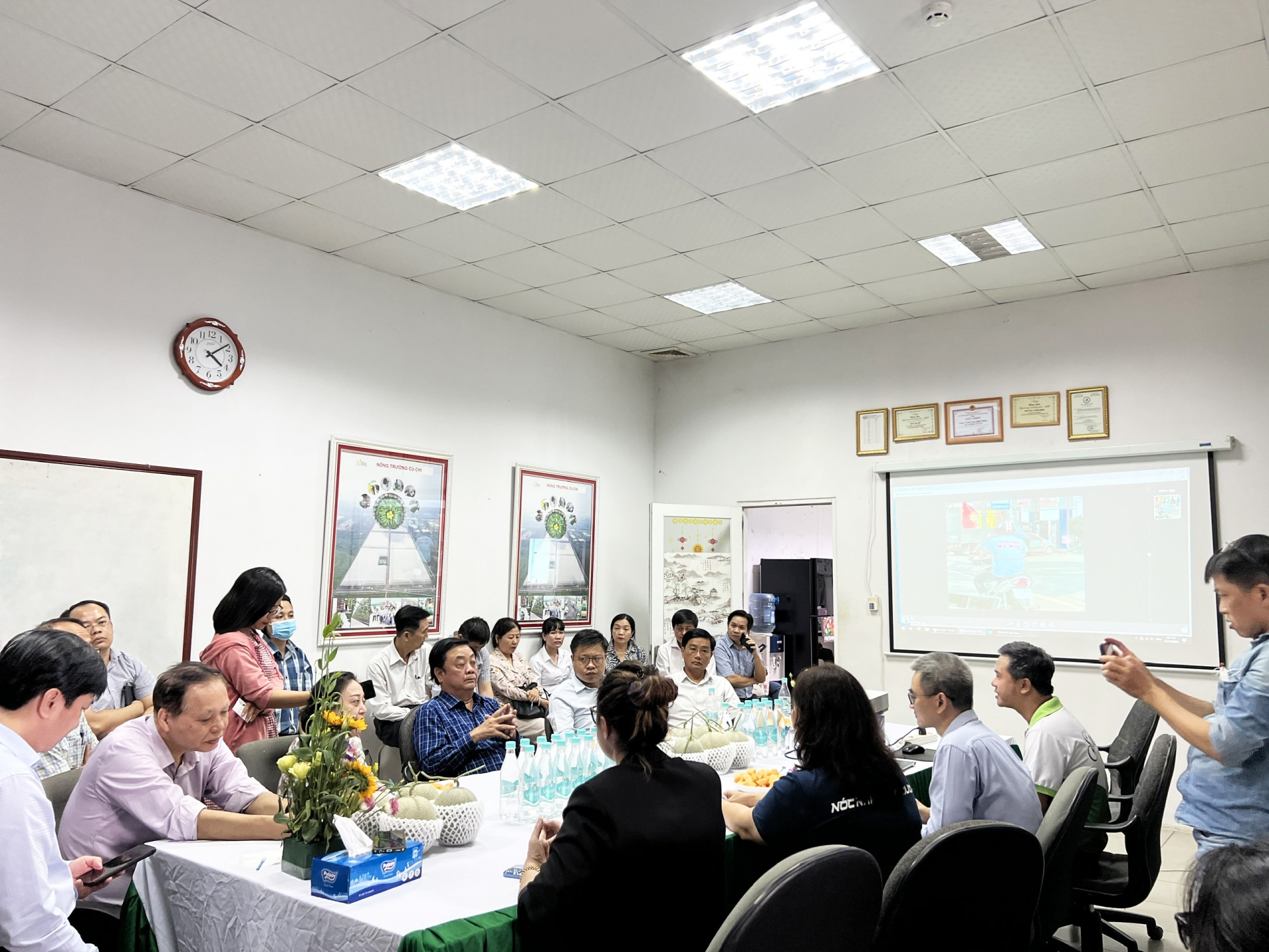 Bộ trưởng Bộ Nông nghiệp và Phát triển Nông thôn thăm nông trường WinEco Củ Chi Bộ trưởng Bộ Nông nghiệp và Phát triển Nông thôn thăm nông trường WinEco Củ Chi