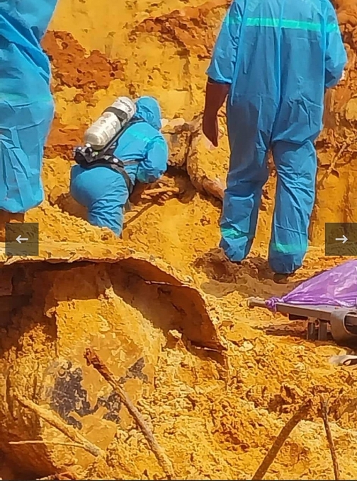 Lực lượng chức năng đưa thi thể nạn nhân ra ngoài, kết thúc Lực lượng chức năng đưa thi thể nạn nhân ra ngoài, kết thúc