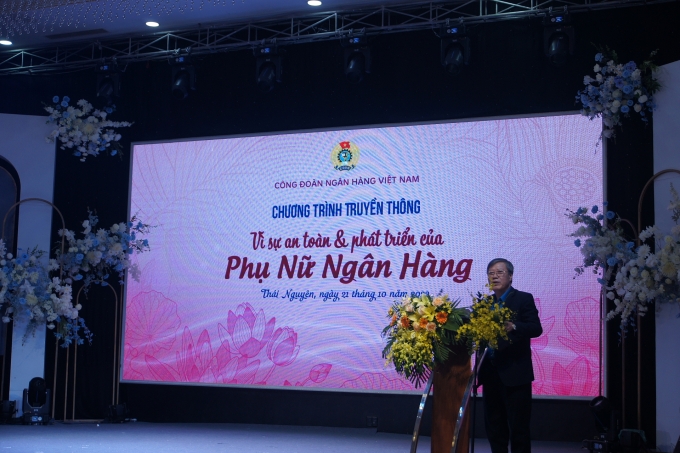 Động viên chị em thực hiện tốt trọng trách của mình trong gia đình và xã hội Động viên chị em thực hiện tốt trọng trách của mình trong gia đình và xã hội