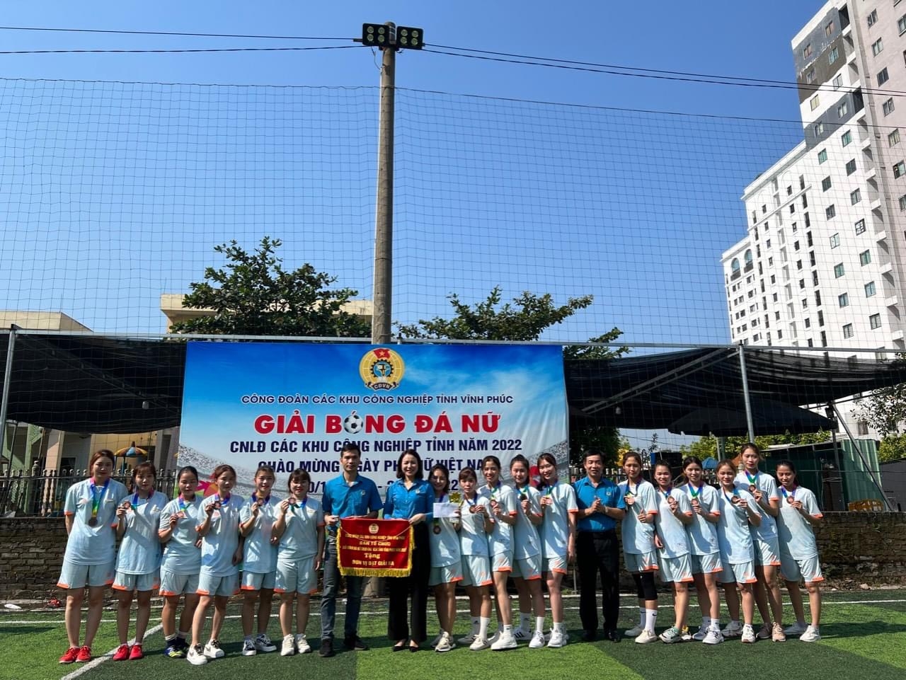 Trao giải bóng đá nữ công nhân các Khu công nghiệp tỉnh Vĩnh Phúc