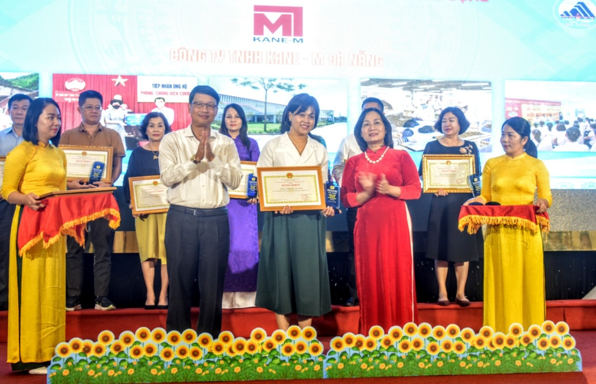 Đà Nẵng: Tôn vinh 24 doanh nghiệp chăm lo tốt đời sống công nhân lao động Đà Nẵng: Tôn vinh 24 doanh nghiệp chăm lo tốt đời sống công nhân lao động