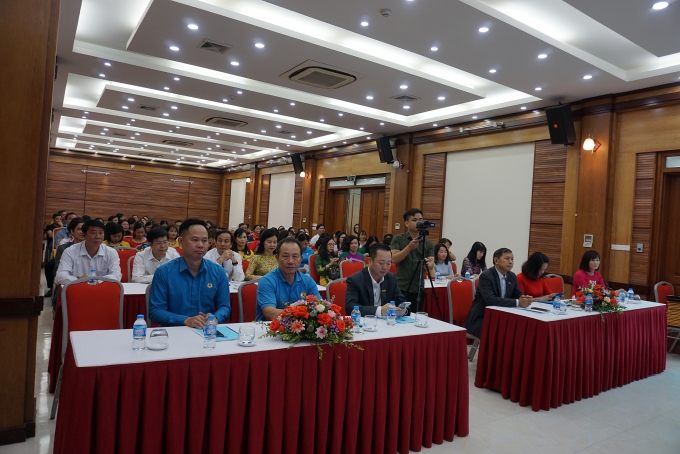 Công tác Tuyên giáo - Nữ công góp phần tạo niềm tin của đoàn viên, NLĐ vào Công đoàn Công tác Tuyên giáo - Nữ công góp phần tạo niềm tin của đoàn viên, NLĐ vào Công đoàn