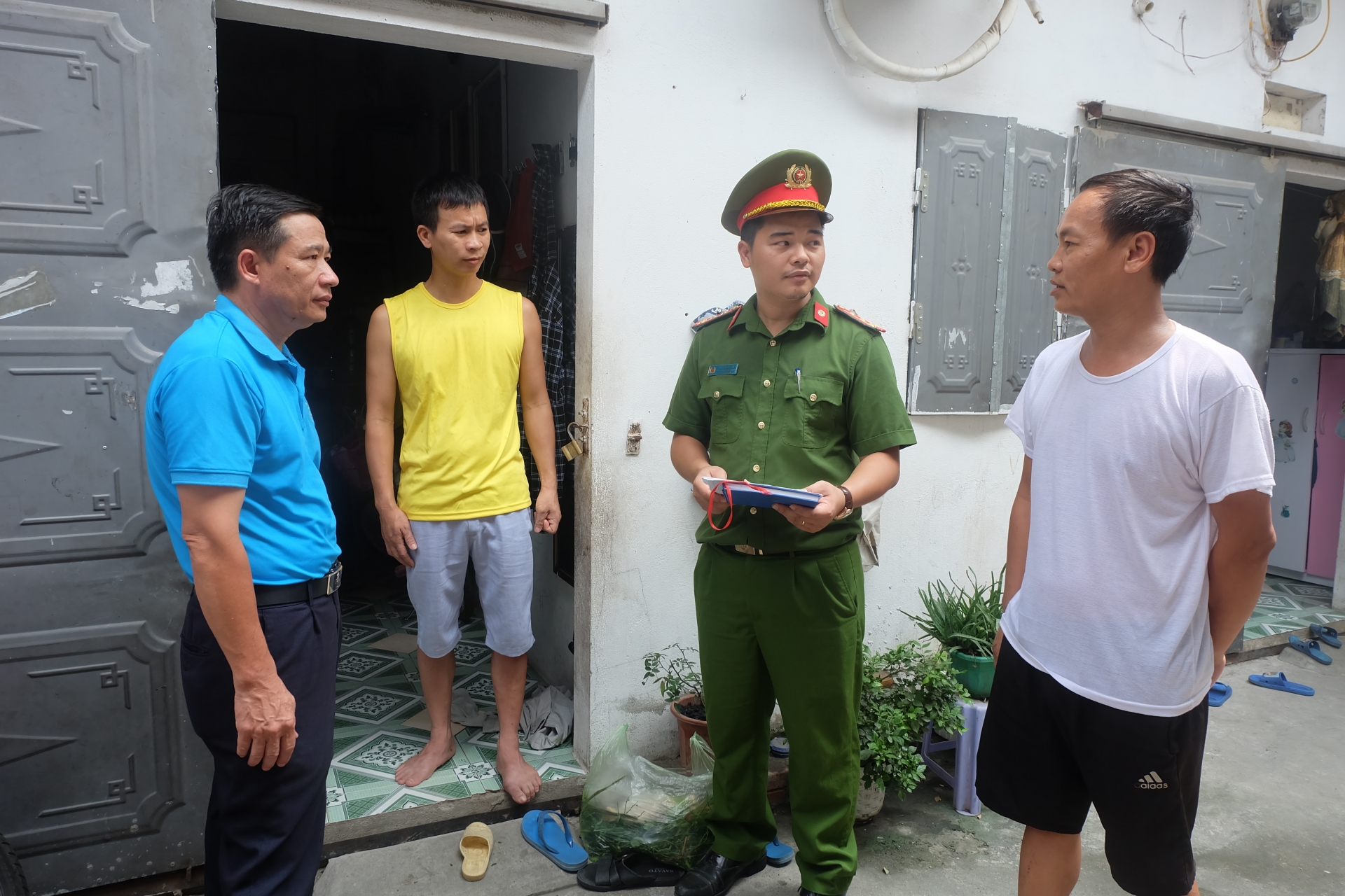 Tổ tự quản khu nhà trọ công nhân ở Hà Nội: Những điều mắt thấy, tai nghe