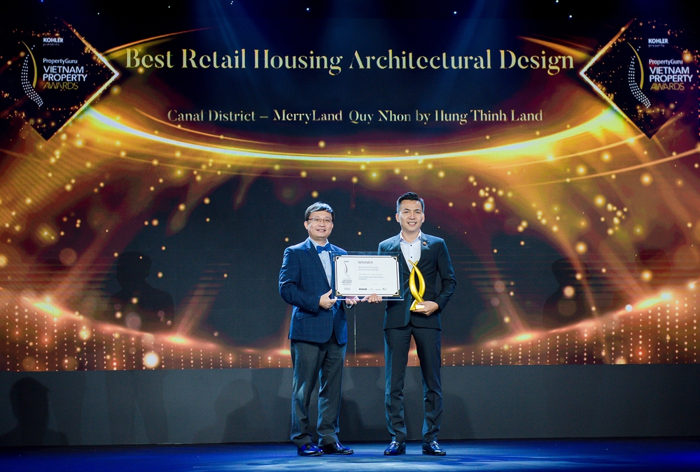 Ông Đặng Văn Vũ Duy – Đại diện Tập đoàn Hưng Thịnh nhận giải Best Retail Housing Architectural Design – Thiết kế kiến trúc nhà phố kinh doanh tốt nhất dành cho phân khu bizhouse Canal District Ông Đặng Văn Vũ Duy – Đại diện Tập đoàn Hưng Thịnh nhận giải Best Retail Housing Architectural Design – Thiết kế kiến trúc nhà phố kinh doanh tốt nhất dành cho phân khu bizhouse Canal District