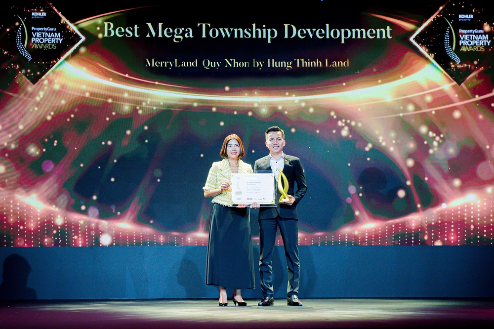 Ông Đặng Văn Vũ Duy – Đại diện Tập đoàn Hưng Thịnh nhận giải Best Mega Township Development – Phát triển siêu đô thị tốt nhất dành cho MerryLand Quy Nhơn Ông Đặng Văn Vũ Duy – Đại diện Tập đoàn Hưng Thịnh nhận giải Best Mega Township Development – Phát triển siêu đô thị tốt nhất dành cho MerryLand Quy Nhơn