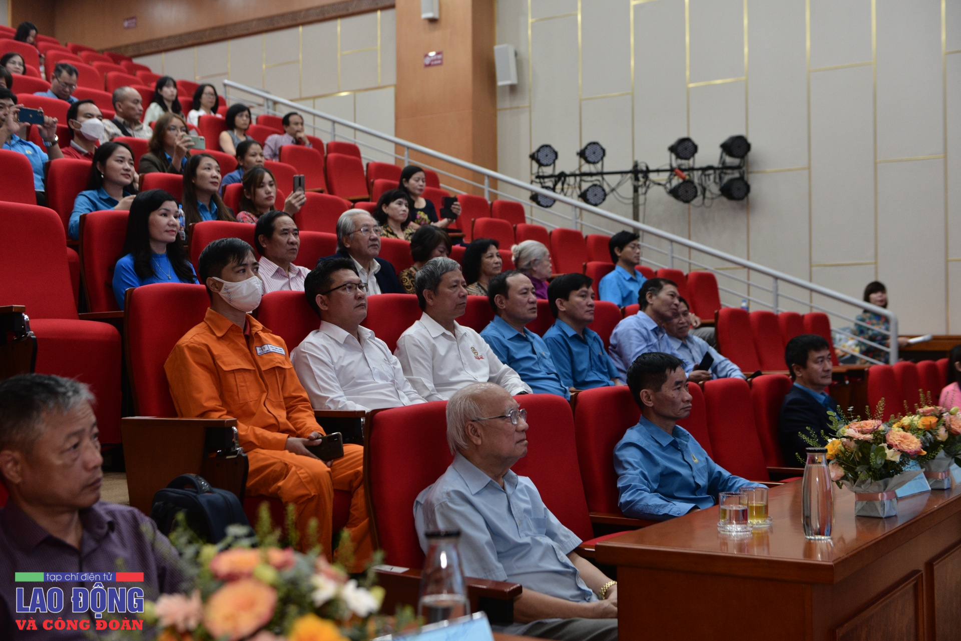 Những khoảnh khắc xúc động tại Lễ trao giải Cuộc thi "Vòng tay Công đoàn" Những khoảnh khắc xúc động tại Lễ trao giải Cuộc thi "Vòng tay Công đoàn"