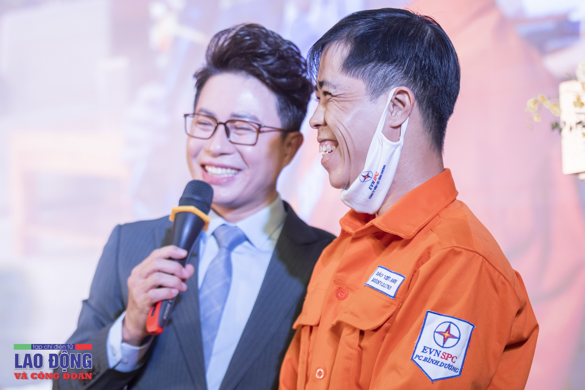 Những khoảnh khắc xúc động tại Lễ trao giải Cuộc thi "Vòng tay Công đoàn" Những khoảnh khắc xúc động tại Lễ trao giải Cuộc thi "Vòng tay Công đoàn"