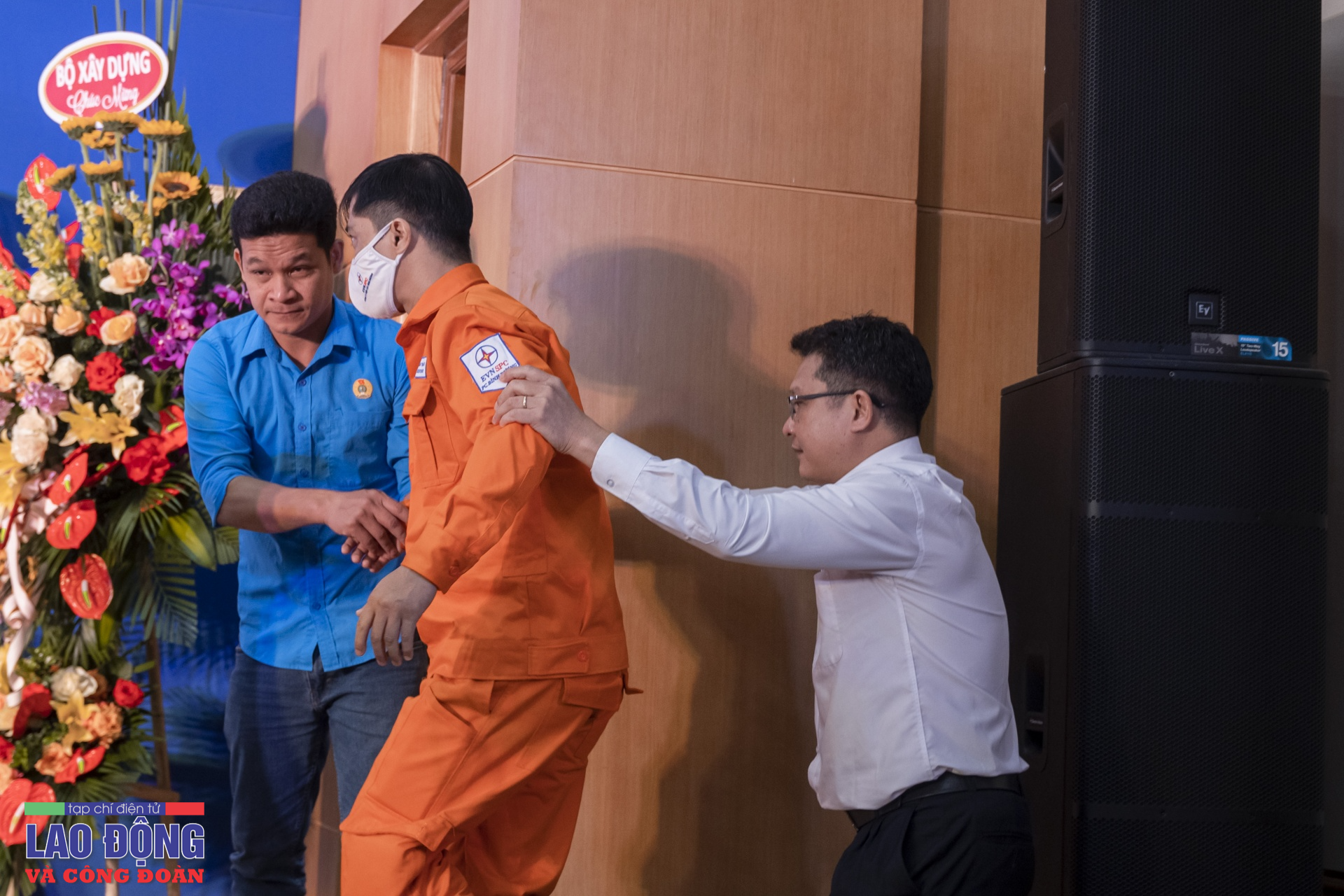 Những khoảnh khắc xúc động tại Lễ trao giải Cuộc thi "Vòng tay Công đoàn" Những khoảnh khắc xúc động tại Lễ trao giải Cuộc thi "Vòng tay Công đoàn"