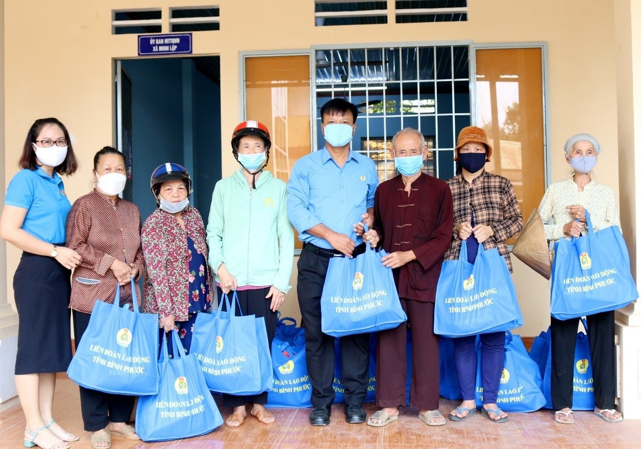 Công đoàn bình Phước dự kiến chi trên 35 tỷ đồng cho đoàn viên đón Tết Nguyên đán 2023 Công đoàn bình Phước dự kiến chi trên 35 tỷ đồng cho đoàn viên đón Tết Nguyên đán 2023