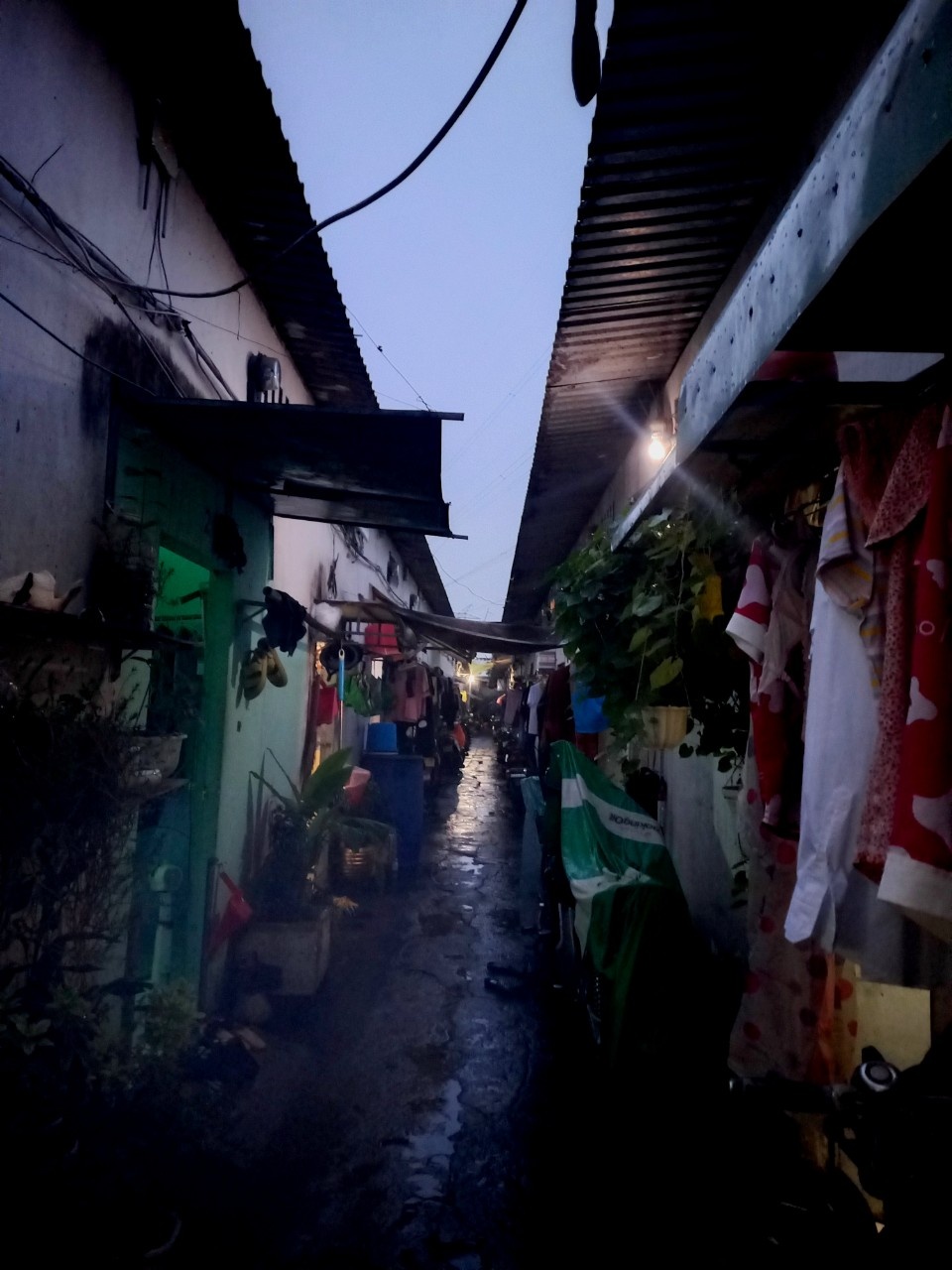 “Tỷ Hùng như vậy ai cũng buồn nhưng tính ra họ cũng thương công nhân” “Tỷ Hùng như vậy ai cũng buồn nhưng tính ra họ cũng thương công nhân”