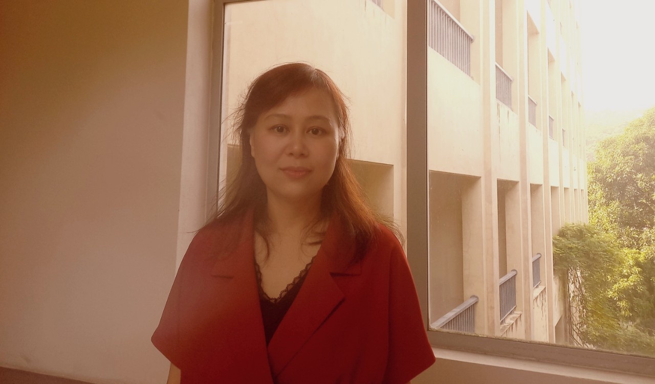 bà Phạm Thị Thu Lan – Phó Viện trưởng Viện công nhân và Công đoàn. bà Phạm Thị Thu Lan – Phó Viện trưởng Viện công nhân và Công đoàn.