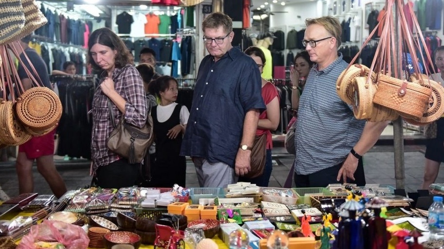 Bài 1: Kinh tế đêm - “Cửa sáng” cho ngành dịch vụ ở nước ta