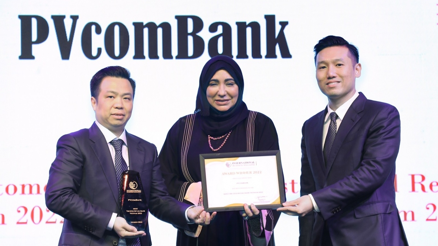 IBM chọn PVcomBank là ngân hàng có dịch vụ khách hàng tốt nhất và bán lẻ uy tín nhất