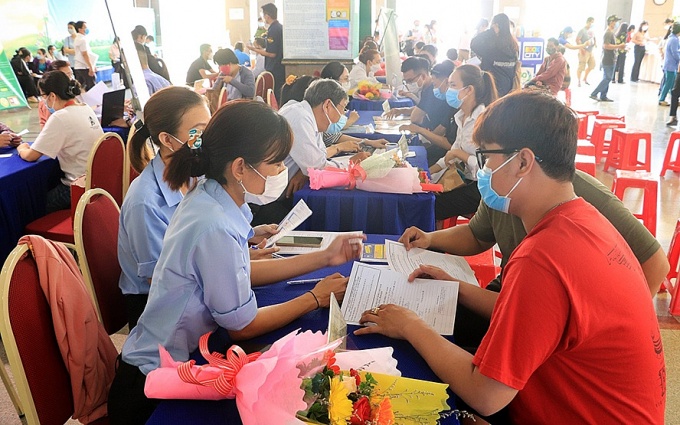 Đẩy nhanh giới thiệu việc làm cho công nhân mất việc Đẩy nhanh giới thiệu việc làm cho công nhân mất việc