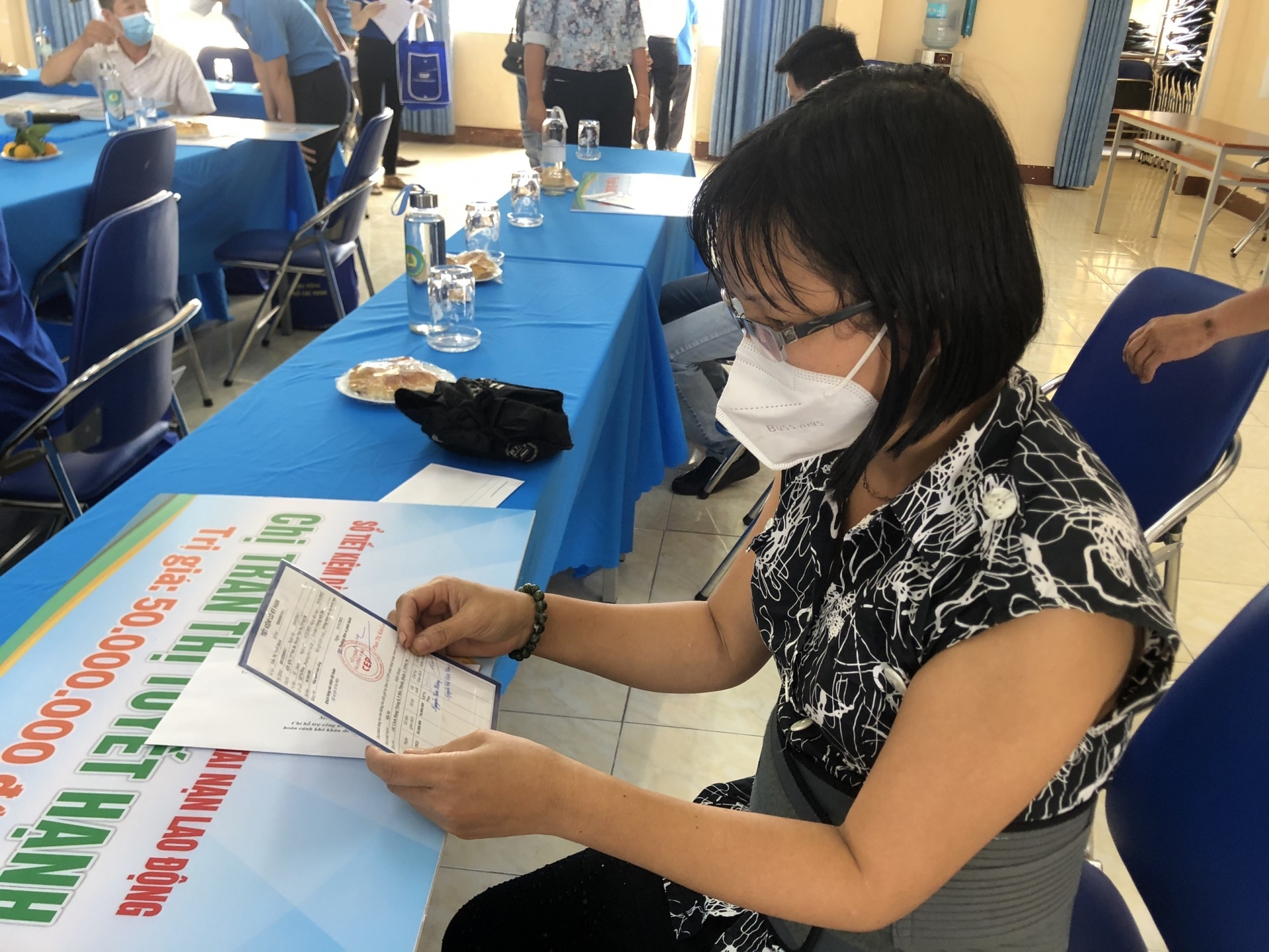 Công đoàn và đồng nghiệp đồng hành cùng công nhân bị tai nạn lao động