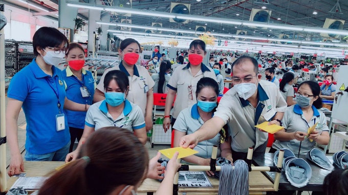 Khó khăn về đơn hàng, doanh nghiệp vẫn giữ mức thưởng Tết cho người lao động Khó khăn về đơn hàng, doanh nghiệp vẫn giữ mức thưởng Tết cho người lao động