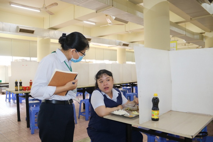 Công đoàn giám sát đảm bảo chất lượng bữa ăn ca của người lao động