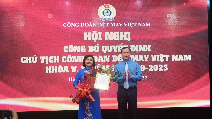 Trao Quyết định chức danh Chủ tịch Công đoàn Dệt May Việt Nam Tân Chủ tịch Công đoàn Dệt May VN: “Tiếp tục bồi đắp văn hóa yêu nghề, mến nghiệp”