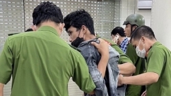 Tóm gọn đối tượng dùng súng và bom giả cướp ngân hàng