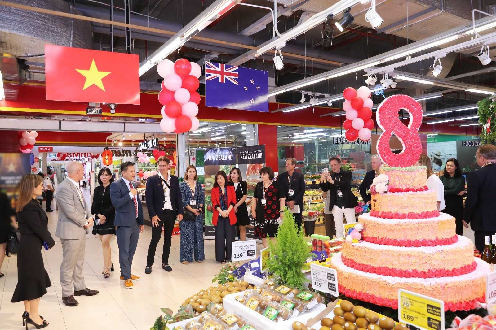 Tổng Lãnh sự quán cùng các nhà cung cấp New Zealand thăm và làm việc tại WinMart Times City Tổng Lãnh sự quán cùng các nhà cung cấp New Zealand thăm và làm việc tại WinMart Times City