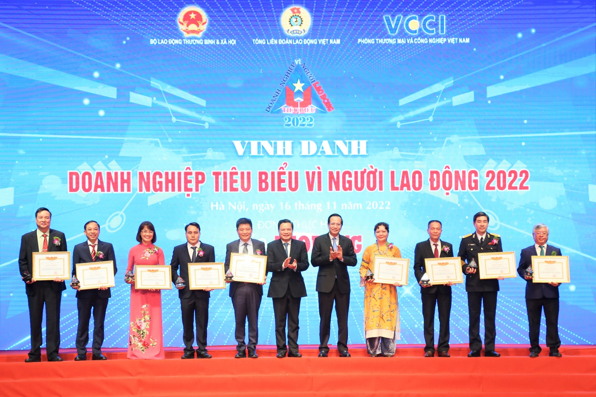Tân Cảng Sài Gòn được vinh danh “Doanh nghiệp tiêu biểu vì người lao động” lần thứ tư Tân Cảng Sài Gòn được vinh danh “Doanh nghiệp tiêu biểu vì người lao động” lần thứ tư
