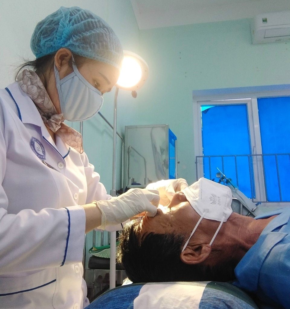 Niềm vui của nữ điều dưỡng viên cán bộ công đoàn cơ sở Bệnh viện Mắt Quảng Trị Niềm vui của nữ điều dưỡng viên cán bộ công đoàn cơ sở Bệnh viện Mắt Quảng Trị