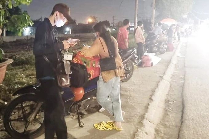 Công nhân ở Bình Dương ngậm ngùi về quê vì mất việc cận Tết Công nhân ở Bình Dương ngậm ngùi về quê vì mất việc cận Tết