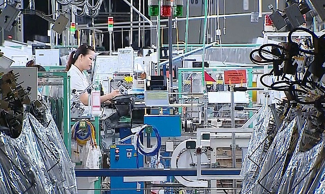 Doanh nghiệp cạn tiền - người lao động cạn việc