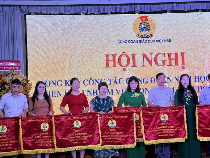 Thành tích được tạo nên từ việc làm tốt công tác đối thoại, thương lượng tập thể