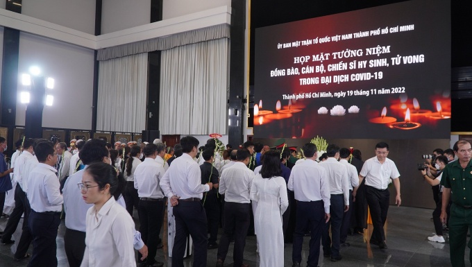 Mặt trời cho chúng ta thêm một ngày hi vọng Mặt trời cho chúng ta thêm một ngày hy vọng