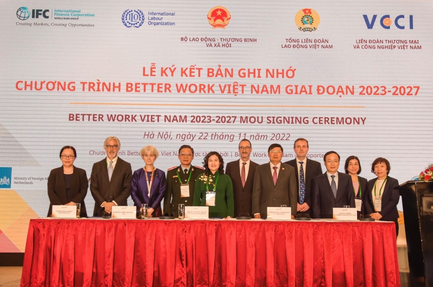 Hợp tác nâng cao điều kiện làm việc cho người lao động Hợp tác nâng cao điều kiện làm việc cho người lao động