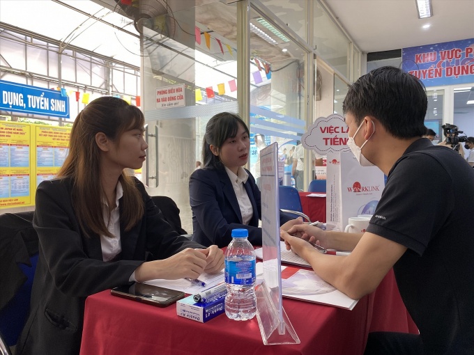 Dịp cận Tết: Nơi thiếu việc, nơi đẩy mạnh tuyển người