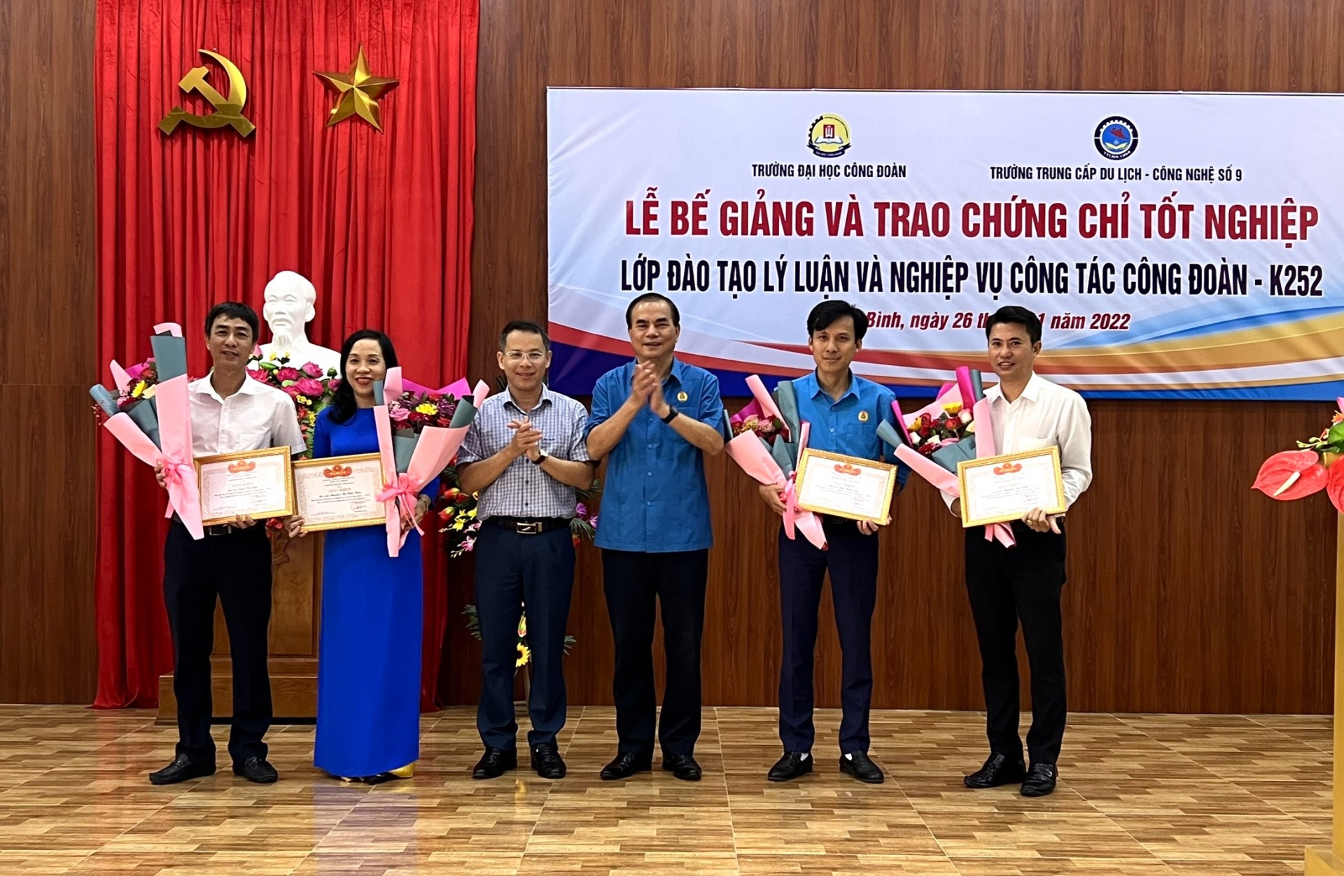 Nâng cao lý luận, nghiệp vụ cho cán bộ công đoàn tỉnh Quảng Bình và Quảng Trị Nâng cao lý luận, nghiệp vụ cho cán bộ công đoàn tỉnh Quảng Bình và Quảng Trị