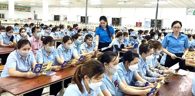 Vấn đề về công tác cán bộ công đoàn khi xem xét, sửa đổi, bổ sung Luật Công đoàn