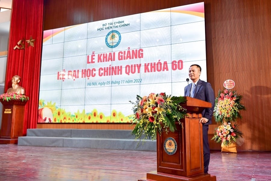 Vietcombank trao tặng học bổng trị giá 200 triệu cho sinh viên Học viện Tài chính Vietcombank trao tặng học bổng trị giá 200 triệu cho sinh viên Học viện Tài chính