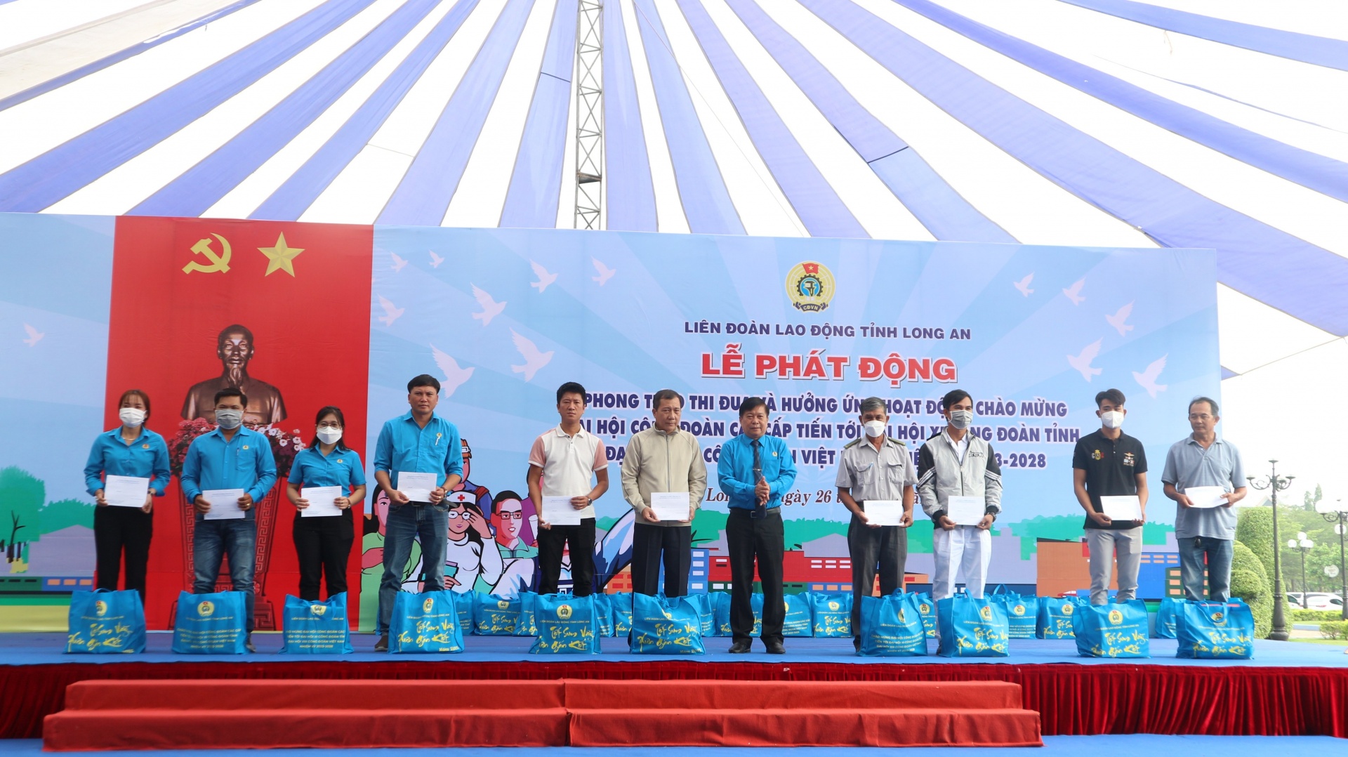 Nhiều phong trào thi đua chào mừng đại hội công đoàn các cấp tại Long An Nhiều phong trào thi đua chào mừng đại hội công đoàn các cấp tại Long An