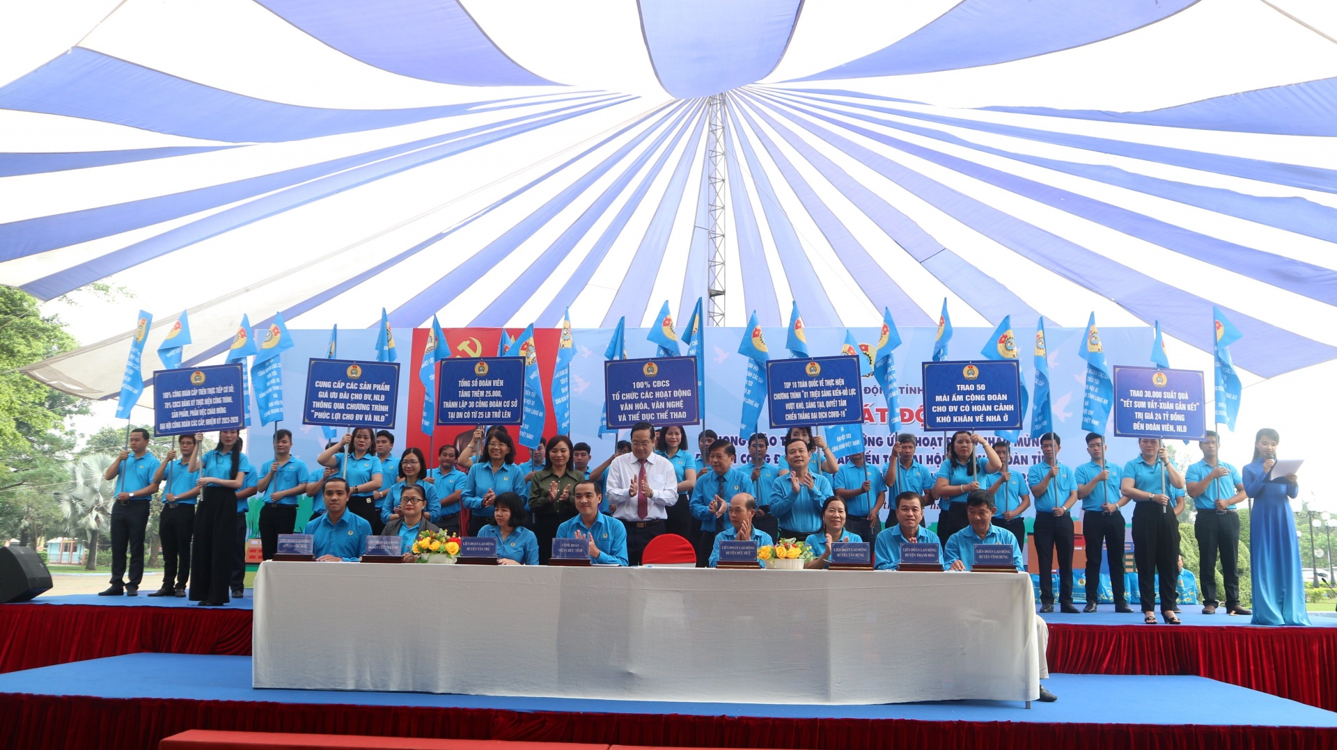 Nhiều phong trào thi đua chào mừng đại hội công đoàn các cấp tại Long An Nhiều phong trào thi đua chào mừng đại hội công đoàn các cấp tại Long An