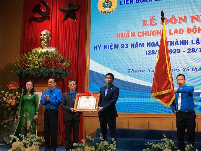 Sẽ hỗ trợ 50% kinh phí thuê xe đưa người lao động về quê đón Tết