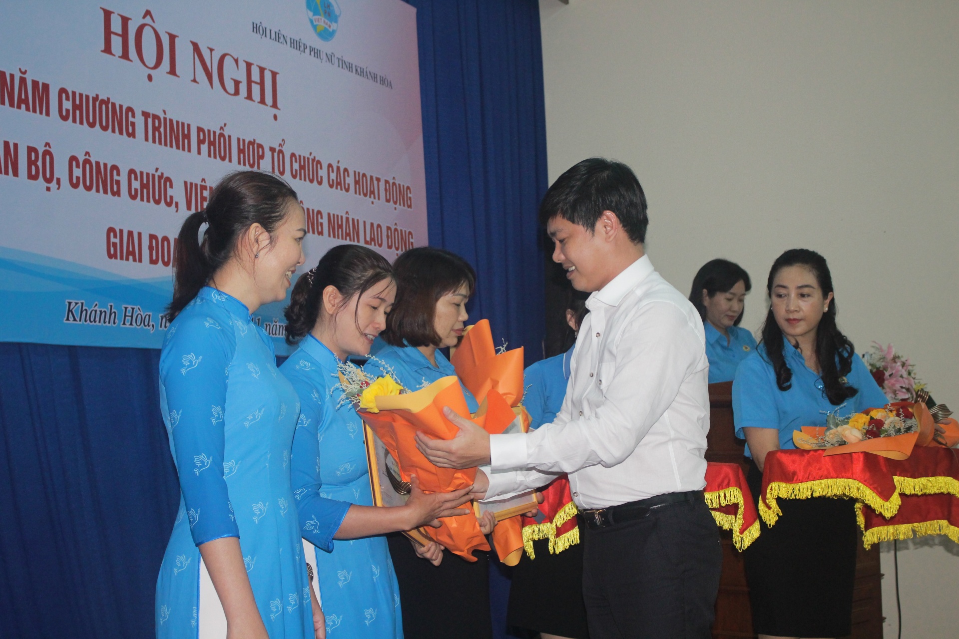 Tăng cường phối hợp để chăm lo tốt hơn cho nữ công chức, viên chức, lao động Tăng cường phối hợp để chăm lo tốt hơn cho nữ công chức, viên chức, lao động