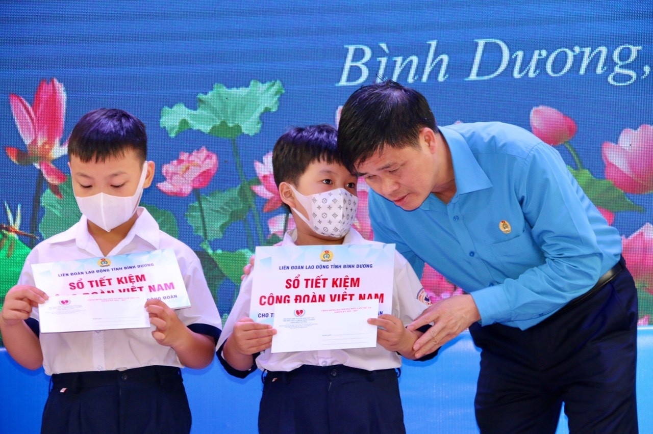 Tháng Công nhân năm 2023: “Kết nối công nhân, xây dựng tổ chức”