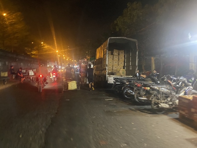 Những người lao động nữ...xuyên đêm Những người lao động nữ...xuyên đêm