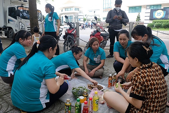 Bữa tiệc vỉa hè và ước vọng công nhân