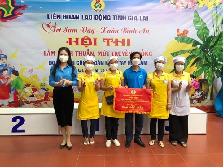 Gia Lai tiếp tục Hội thi làm bánh, mứt truyền thống tặng NLĐ