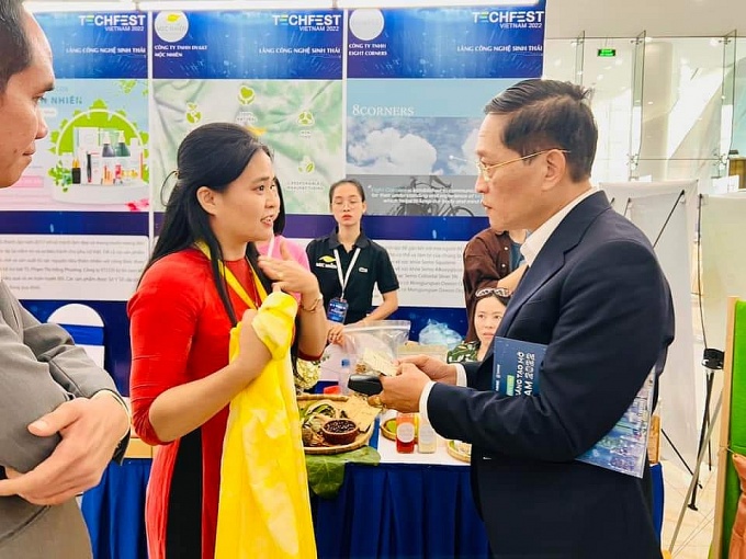 Người cán bộ công đoàn và sáng kiến tạo sản phẩm Dệt May từ sợi xơ chuối Người cán bộ công đoàn và sáng kiến tạo sản phẩm Dệt May từ sợi xơ chuối